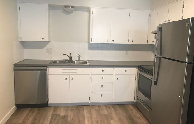 2 beds, 1 bath, 760 sqft, $1,100, Unit 22