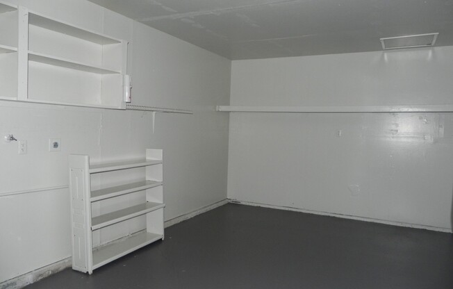2 beds, 1 bath, 950 sqft, $2,375, Unit 4831 Overend Ave