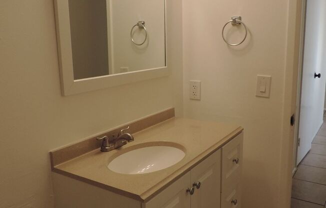 MG11-1036-1038 Dodge Drive