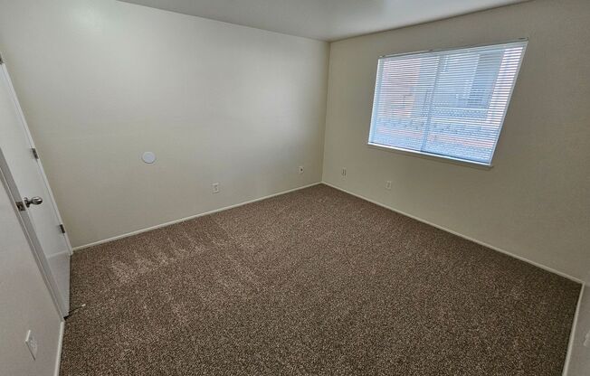 2 beds, 1 bath, $1,250, Unit 161