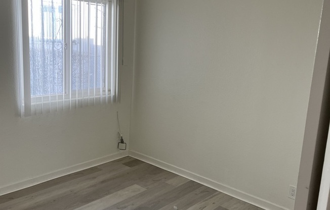 6108 S VICTORIA