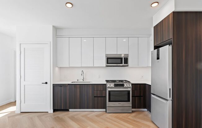 Studio, 1 bath, 553 sqft, $3,185, Unit 401