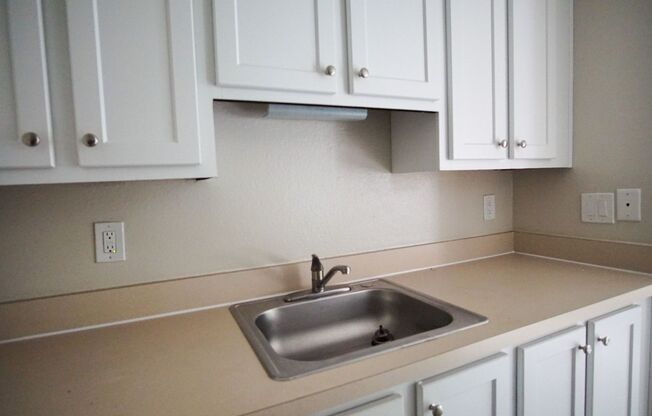 2 beds, 1 bath, $1,465, Unit 3942