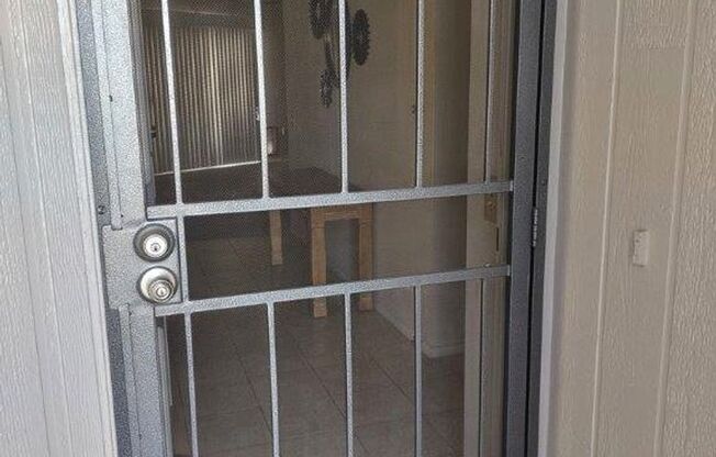 GREAT TOWNHOME IN YUCCA COURT-SUN CITY!!