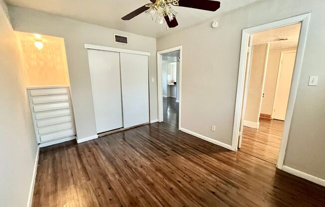 2 beds, 1 bath, 700 sqft, $1,560, Unit 105