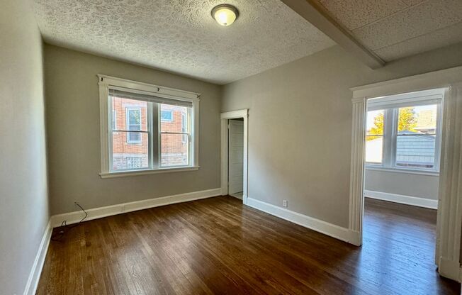 2 beds, 1 bath, 700 sqft, $1,200, Unit Unit 2