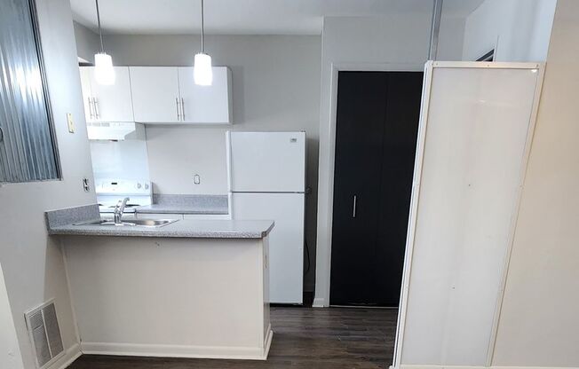 Studio, 1 bath, 500 sqft, $1,295, Unit 612-103