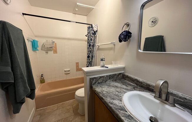 1 bed, 1 bath, $1,015, Unit 6