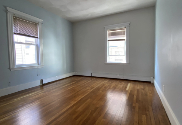 32 WOLCOTT ST