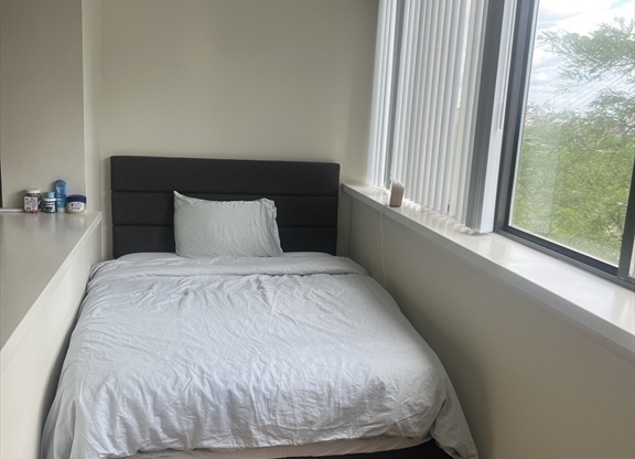 Studio, 1 bath, 630 sqft, $2,425, Unit 6F