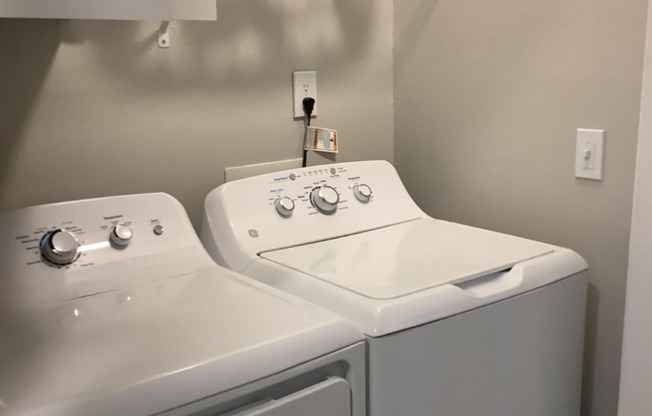 3 beds, 2.5 baths, 1,404 sqft, $5,640, Unit 1430-105