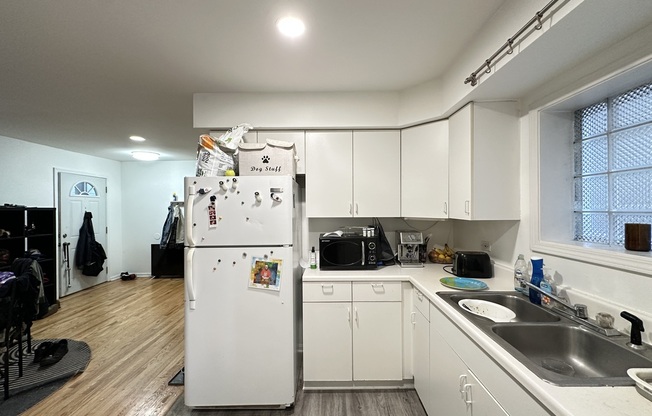 1825 MARSHFIELD