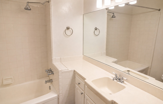 2 beds, 1 bath, 750 sqft, $2,145, Unit 305