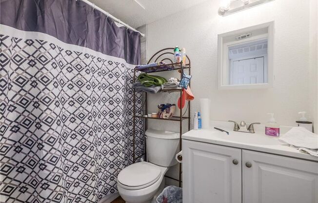 1 bed, 1 bath, $1,195, Unit #203