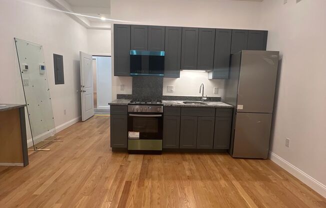 CHELSEA/BOSTON NO BROKER FEES BRAND NEW LUXURY OVERSIZED ONE BEDROOM WITH HOT WATER INCLUDED!