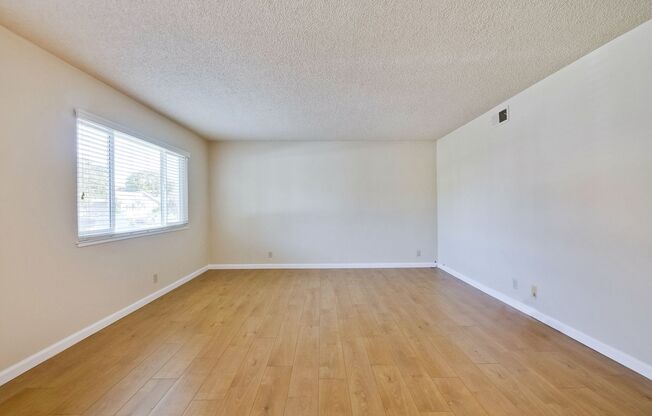 2 Bedroom Condo Style Unit in South San Jose: Updated Kitchen