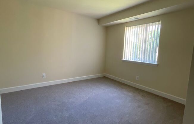 2 beds, 2 baths, 1,000 sqft, $1,900, Unit 14227 #302