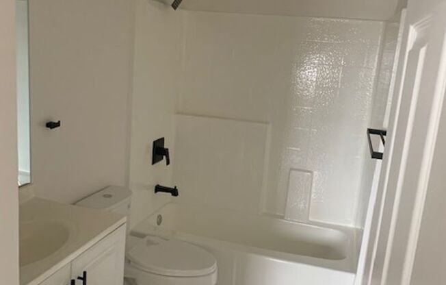 3 beds, 2 baths, 1,050 sqft, $2,800, Unit 2573-17