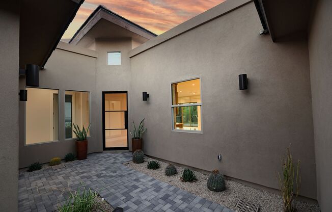 Luxury Custom 3 Bed + Office Home in Cave Creek!