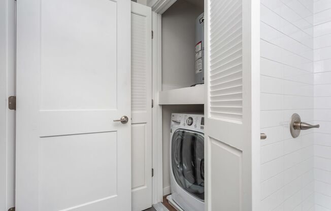 1 bed, 1 bath, 550 sqft, $1,410, Unit Unit 303 (Front)