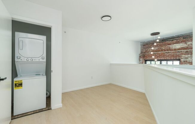 2 beds, 1.5 baths, 889 sqft, $1,675, Unit 8