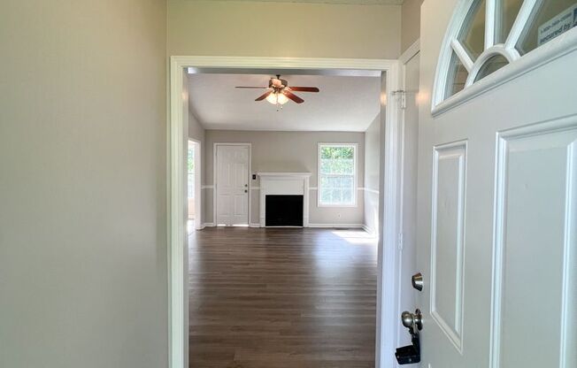 Large Deck and Fenced Backyard!