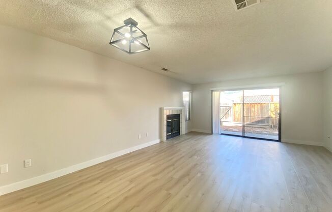 Wonderful 2-Suite Bedroom Townhome in Fremont – Cherry-Guardino Neighborhood!