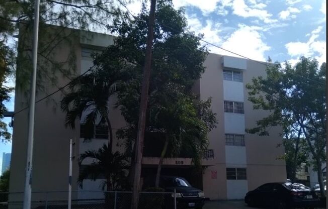 409 SW 8 AVE