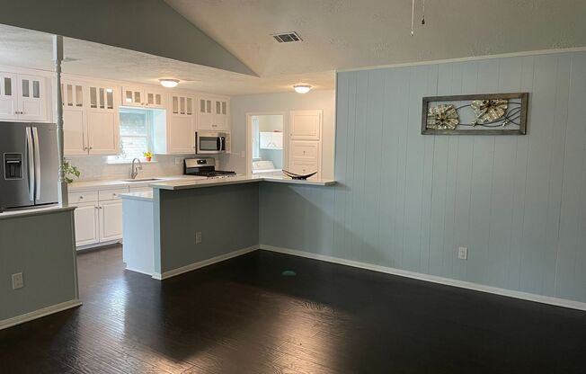 3 BR/ 2 Bath home in El Camino South!