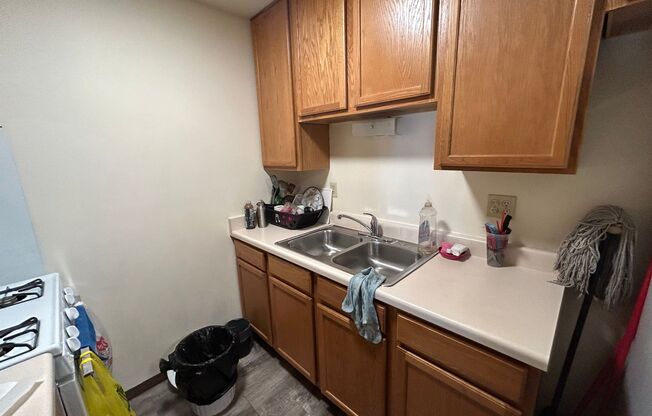 1 bed, 1 bath, $925, Unit 15