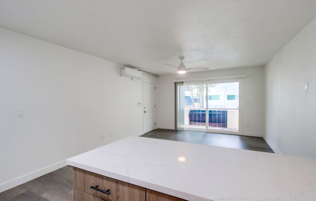 1 bed, 1 bath, 576 sqft, $2,445, Unit 6