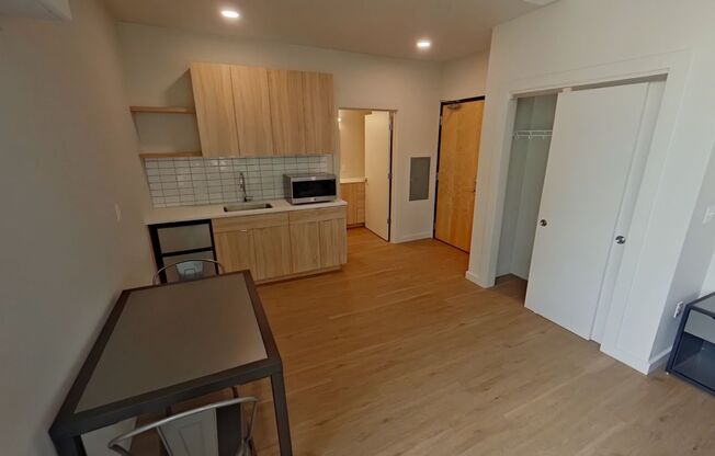 Studio, 1 bath, 314 sqft, $1,225, Unit 301