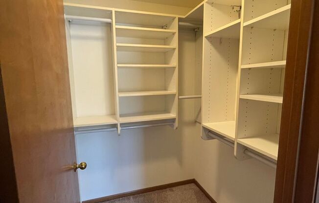 2 beds, 2 baths, 950 sqft, $1,825, Unit 7649CD