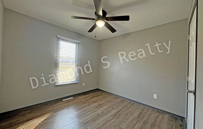 2 beds, 1 bath, 941 sqft, $875, Unit A