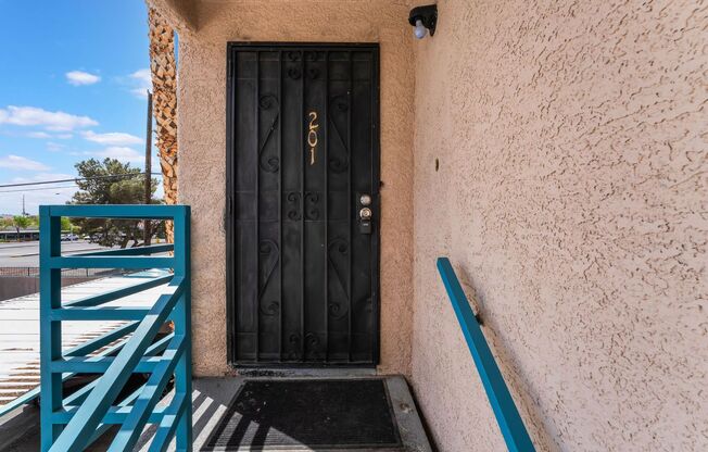 Quaint upstairs condo ready for you to call home!