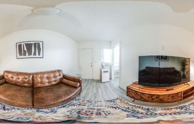 2 beds, 1 bath, 800 sqft, $2,000, Unit 14