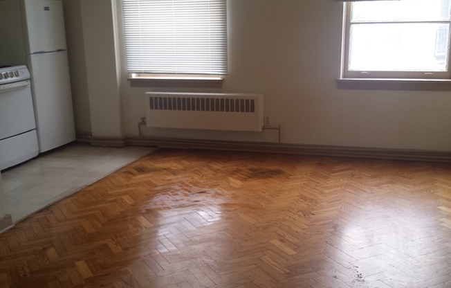 292 W Main St