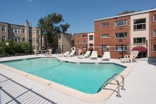 2 beds, 1 bath, $2,740, Unit 33