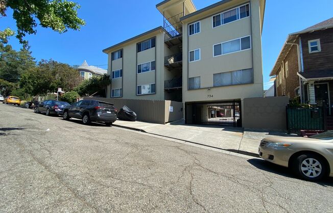 3 beds, 2 baths, 1,200 sqft, $2,430, Unit 19