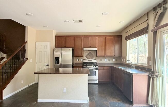 BEAUTIFUL 3 BEDS WITH 2.5 BATH HOUSE