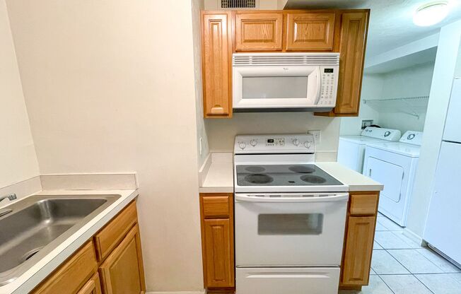 1 bed, 1 bath, $1,300, Unit Unit 208