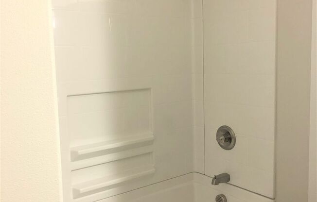 3 beds, 2 baths, 1,044 sqft, $1,850, Unit 215