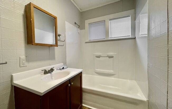 2 beds, 1 bath, $1,150