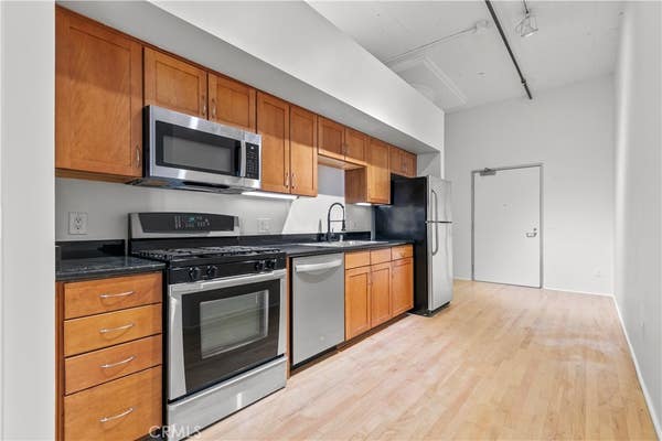 Studio, 1 bath, 790 sqft, $2,050, Unit 329