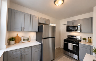 1800 N Farwell Apartments