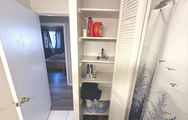 2 beds, 1 bath, $1,400, Unit 112