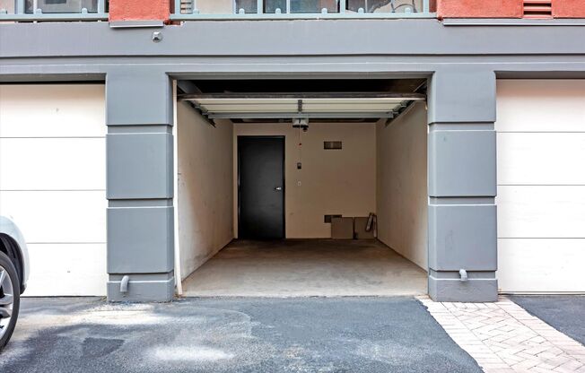 Sought after Park Avenue Condominiums/Top Floor Three Bedroom