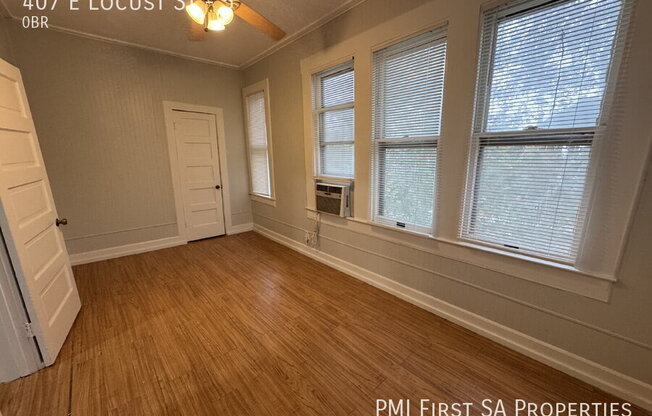 407 E LOCUST ST