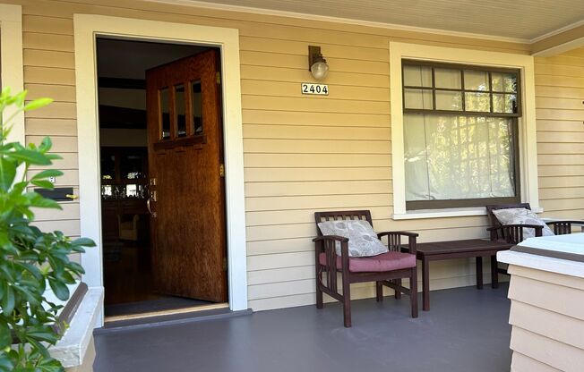 Beautiful Fully Furnished Home in Close-In SE Portland Short Term, 4 bed 3 bath!