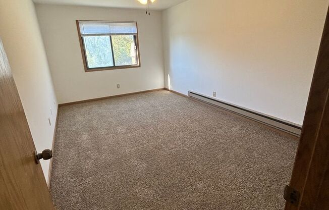 2 beds, 1 bath, 1,000 sqft, $1,250, Unit 9